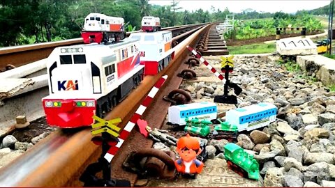 Train Collision and Derailment Drama! Assembling CC201, Military Train, CC203, Boboiboy Train, Thor