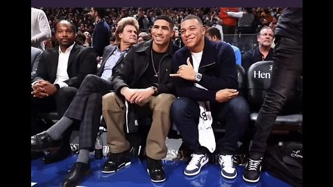 Kylian Mbappe and Hakimi watching the Brooklyn nets courtside