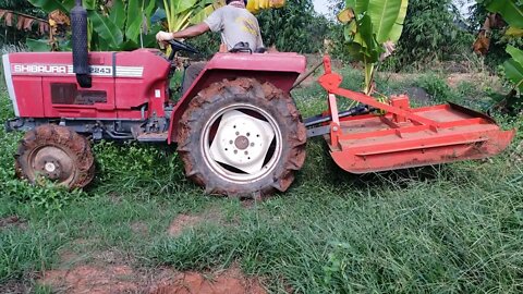 lawn tractor (ត្រាក់ទ័រកាត់ស្មៅ)