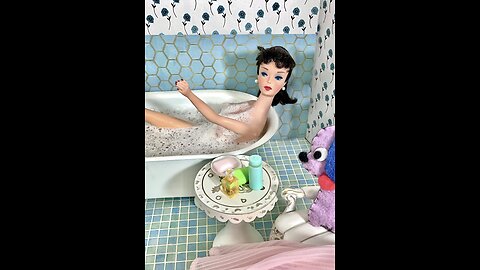 Barbie Bathing in Retro Style!