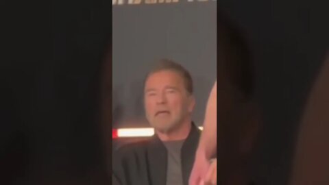 Arnold Schwarzenegger enjoy slap fight ladies