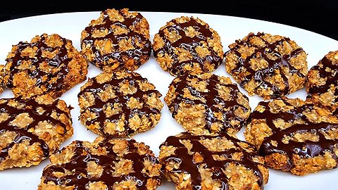 Take 2 bananas and 1 cup of oats and make this delicious snack in 3 minutes with 4 ingredients