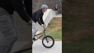 ** A NEW WAY TO GRIND ON BMX ** #shorts