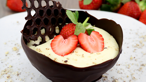 Learn How To Prepare A Sweet Chocolate Cup For Valentine's Day