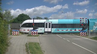 Spoorwegovergang Sappemeer // Dutch railroad crossing