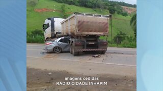 BR-458 em Iapu: homem morre e duas pessoas ficam feridas após acidente entre caminhão e carro