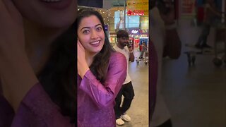 Rashmika Mandanna Obliges A Young Fan With A Selfie, Makes Her Day 📸✈️