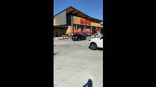 H*E*B customers waiting in line to shop new grocery store in Frisco TX