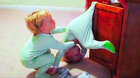 Top Videos Of Funny And Naughty Twin Babies