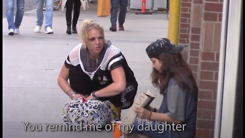 Social Experiment: Young Homeless Girl Sits Alone Begging For Help.Would You Help A Homeless Teen?