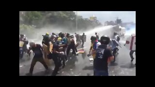 Venezuela em guerra civil. Nenhuma palavra da esquerda Brasileira, especialmente PT, PSOL e PDT