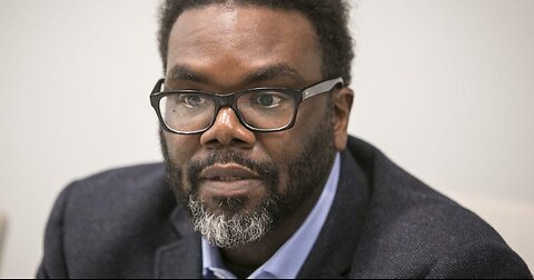 Leftist Chicago Mayor Brandon Johnson blames "right wingers" for migrant crisis