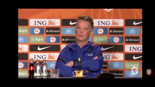 Van Gaal vs Valentijn 'Ik geef je antwoord, als je je mond houdt, maar laat mijn nou even uitpraten'