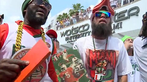 Hundreds of fans offer huge sendoff as Miami heads to Final Four