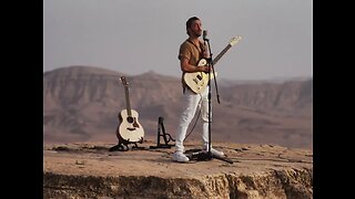 Dennis Lloyd - Alien (Live at Mitzpe Ramon) + Lyrics