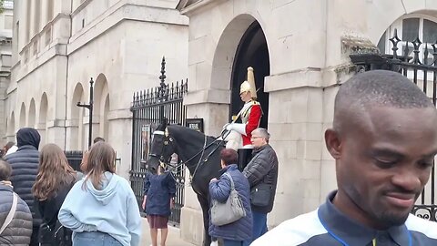 Tourists told more than once to get behind the bollards #horseguardsparade