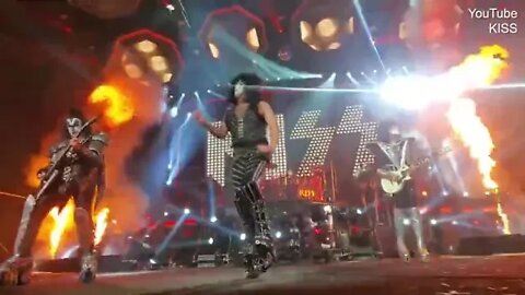 Video: Rock band KISS close out their Melbourne show in style