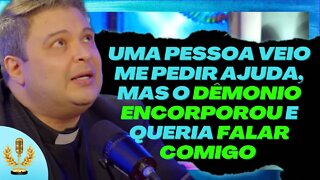 PADRE fala sobre POSSESSÃO REAL que presenciou | Cortes de Podcast