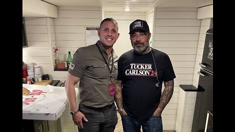 Aaron Lewis Gives Joey Gilbert Shout out on stage in Laughlin, NV