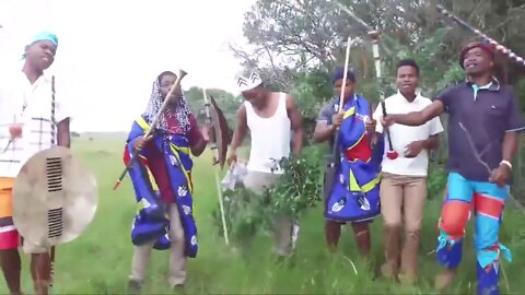 ZULU WARRIOR SONG - UHLASELA NGEGAZI LABANYE ABANTU