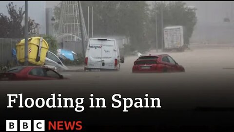 Flooding claims lives in Spain after record rainfall - BBC News