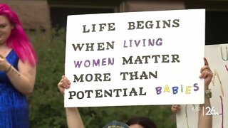 Dozens of protesters in Green Bay rally against Roe v. Wade overturn