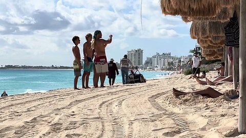 EXEMPLO DE LIMPEZA EM PRAIA PÚBLICA ! Cancún - MÉXICO