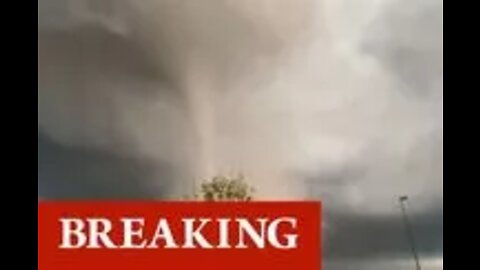 Terrifying tornado tears through Kansas causing widespread destruction - VIDEO