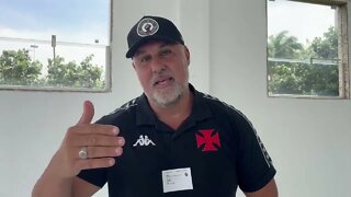 Zé Colmeia contando seu voto na AGE da SAF do Vasco