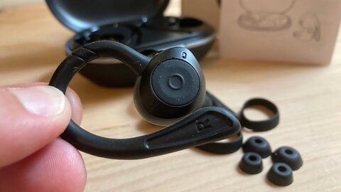 Sport Headphones with the Ear Hooks... (audio gadget review)