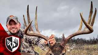 Giant Illinois Buck with a Bow!