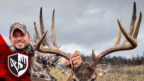 Giant Illinois Buck with a Bow!