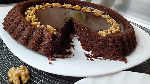 The FAMOUS chocolate and walnut cake that is driving the world crazy! Quick and easy