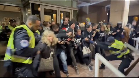 DNC headquarters in NY is being mobbed by Palestinian protesters