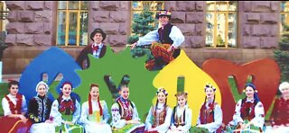 Polish Americans in Las Vegas selling pierogies to help Ukrainian dance troupe refugees