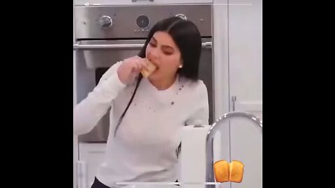 Kylie Jenner eating shrimp taco!