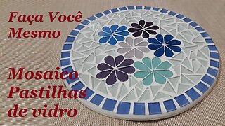 MOSAICO -TAMPO DE MESA COM PASTILHAS DE VIDRO - @lucibuzo