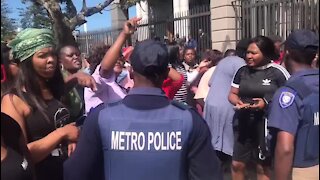 UPDATE 1 - Omotoso’s lawyer harassed and followed by angry protesters (y5u)