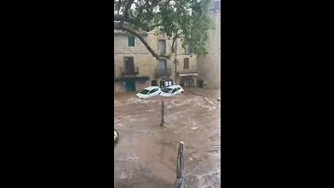#BreakingNews! Its even worse now in Saint-Martin-de-Londres in Hérault, France 👀 #Flood