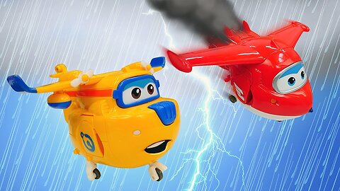 Video for children about Super Wings toys. Super Jett lost his package and got stuck! Airplane games