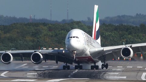 SPECTACULAR AIRBUS A380 HARD CROSSWIND LANDING
