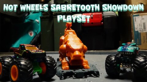 Hot Wheels Sabretooth Showdown Playset