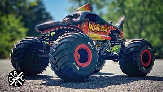 RC Megalodon Fire || Axial SMT10 Raw Builder's Kit First Run