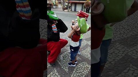 ALEGRIA DAS CRIANÇAS COM FOFÃO, MICKEY MOUSE E LA CASA DE PAPEL DANÇANDO NA CARRETA FURACÃO