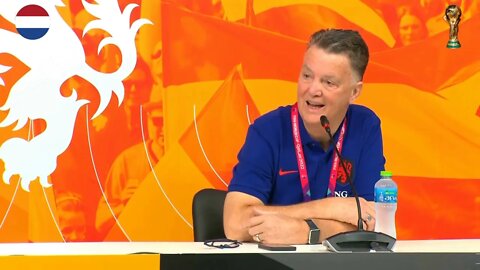 Louis van Gaal over rugnummers Oranje selectie Qatar 2022: 'Op basis van leeftijd gekozen'.