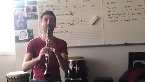 Dude crushes 'Jingle Bells' solo on clarinet