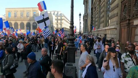 Manifestation contre le pass Vaccinal place du Place du Palais Royal à Paris le 26/03/2022 - Vidéo 3