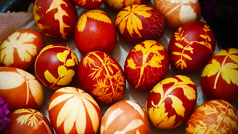 How to dye Easter Eggs with Onion Skins - Natural ingredients