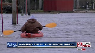 Hamburg Raises Levee Before Threat