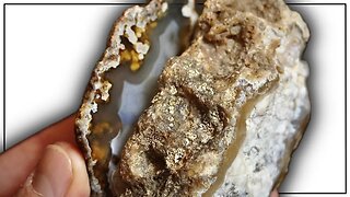 What's Inside Turkish Agates?! Cutting Open Gems!
